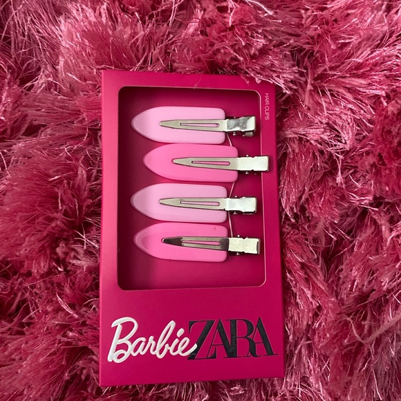 Barbie Other - Zara x Barbie Hair clips New